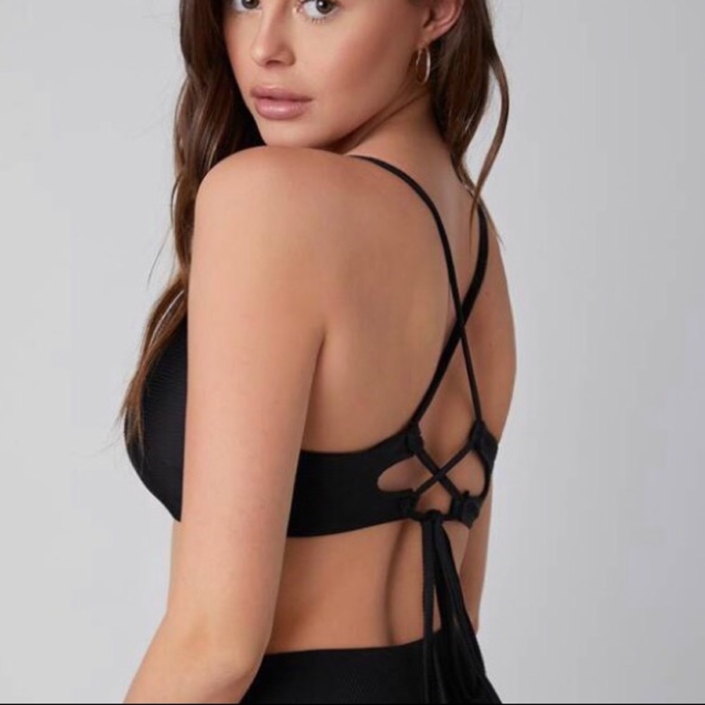 ✖️ Black Ribbed Tie Back Bikini Top ✖️ NWT